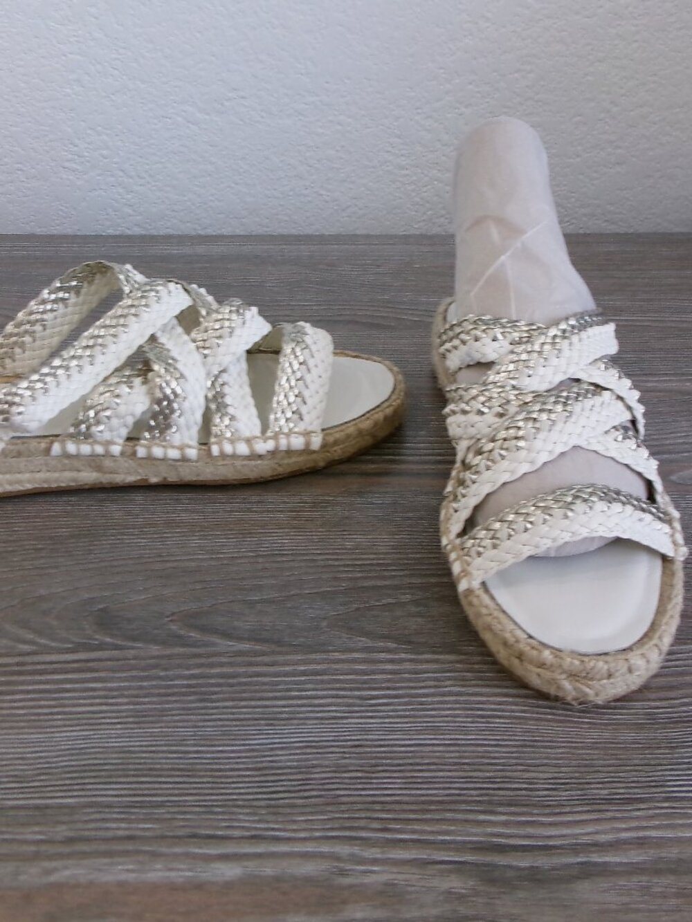 New Donald J. Pliner RHONDA Silver Metallic & White Slip On Sandals Slides 6.5